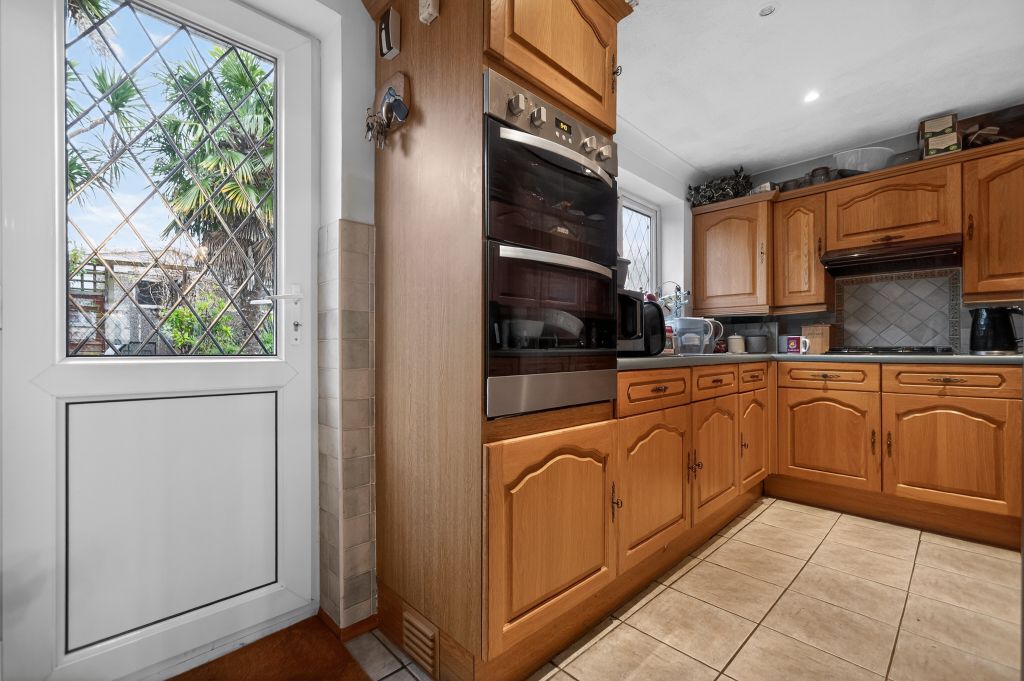 Property photo 3 of 20 Kitchen