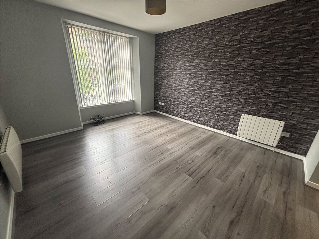 Property photo 3 of 13 Picture No. 12
