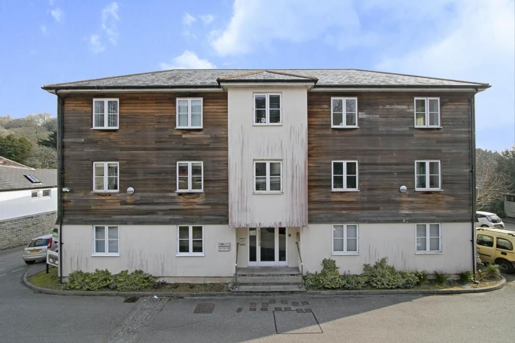 Property photo 1 of 12 Front (Exterior)