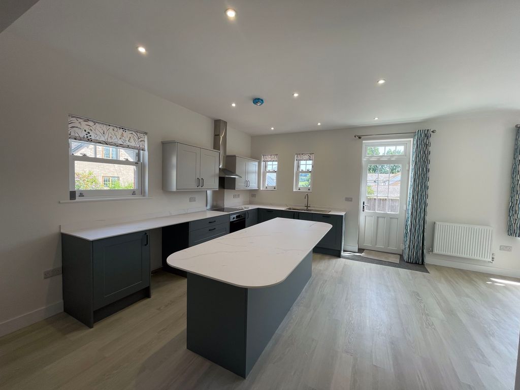 Property photo 2 of 14 Photo 4