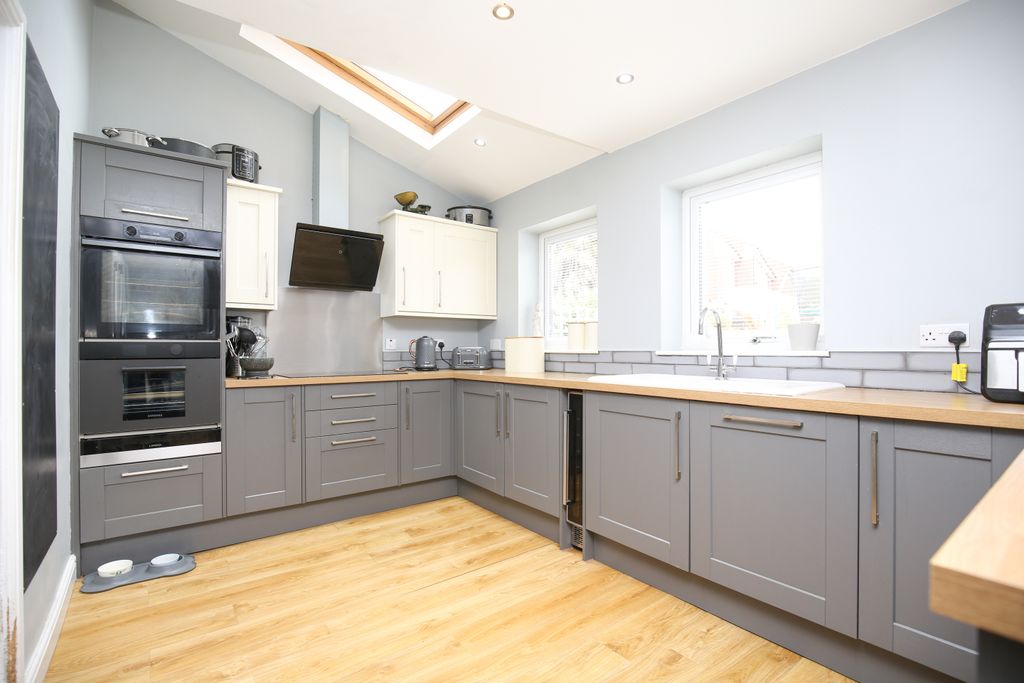 Property photo 2 of 23 Mw-894