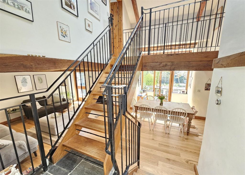 Property photo 3 of 32 Entrance Hall.Jpg