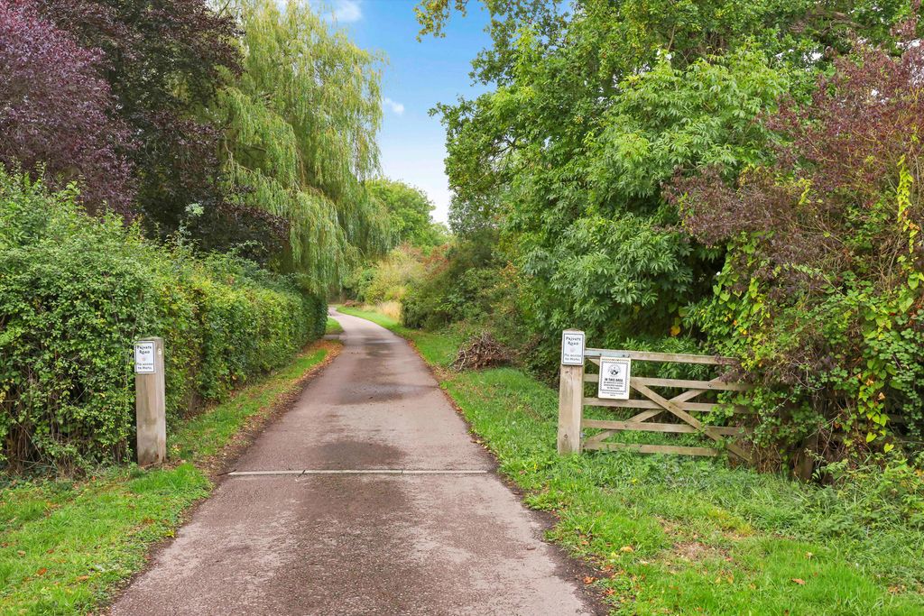 Property photo 2 of 32 Image