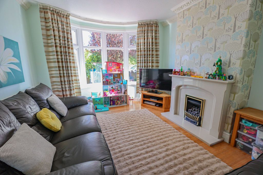 Property photo 2 of 12