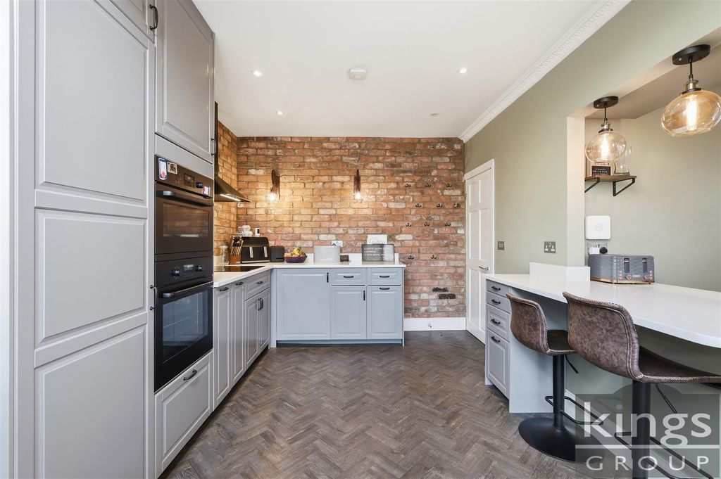 Property photo 3 of 29