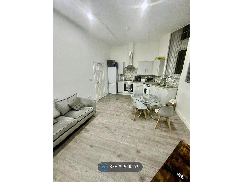 Property photo 1 of 9 Lounge Kitchen