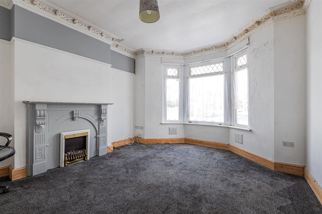 Property photo 3 of 15 483-4.Jpg