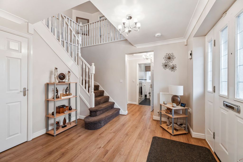 Property photo 2 of 28 Entrance Hallway