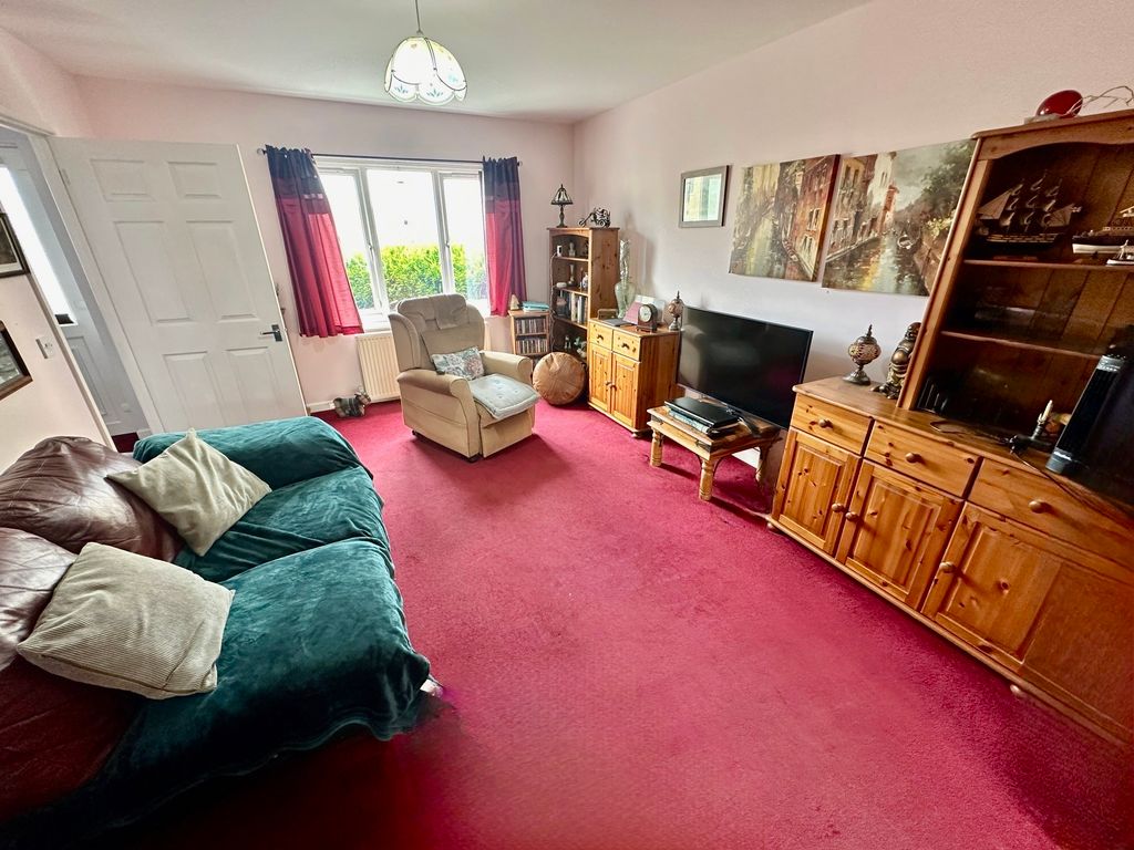 Property photo 3 of 14 Living Room
