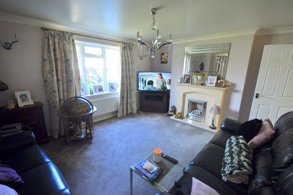 Property photo 2 of 19 Sitting Room