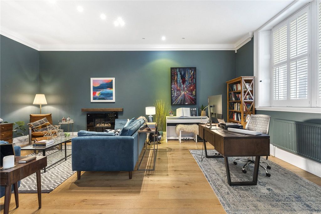 Property photo 3 of 22 Living Room