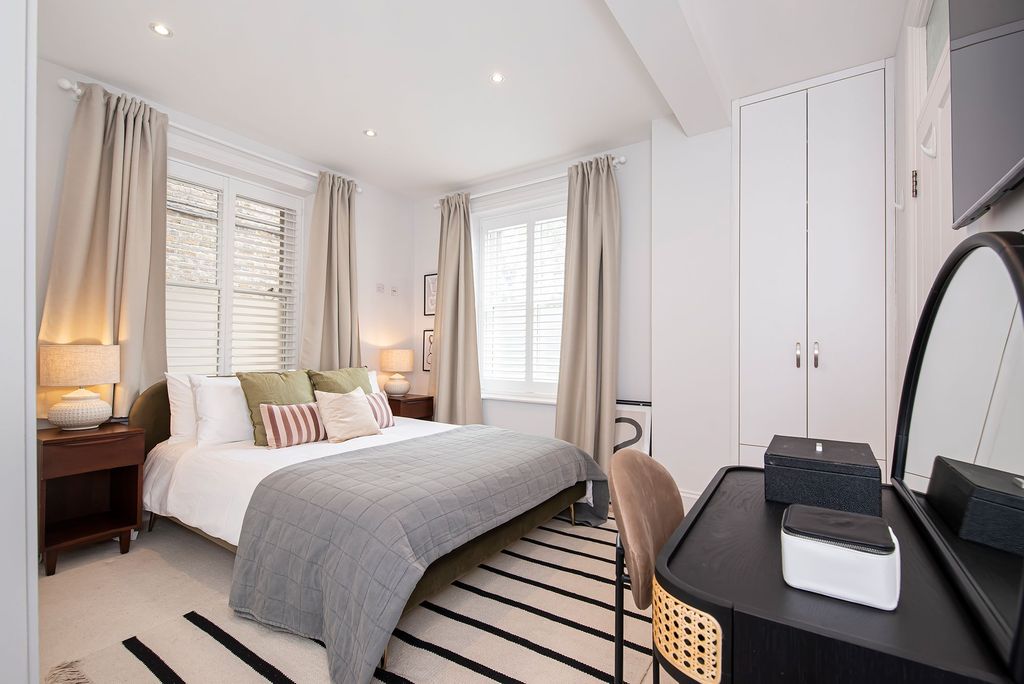 Property photo 2 of 28