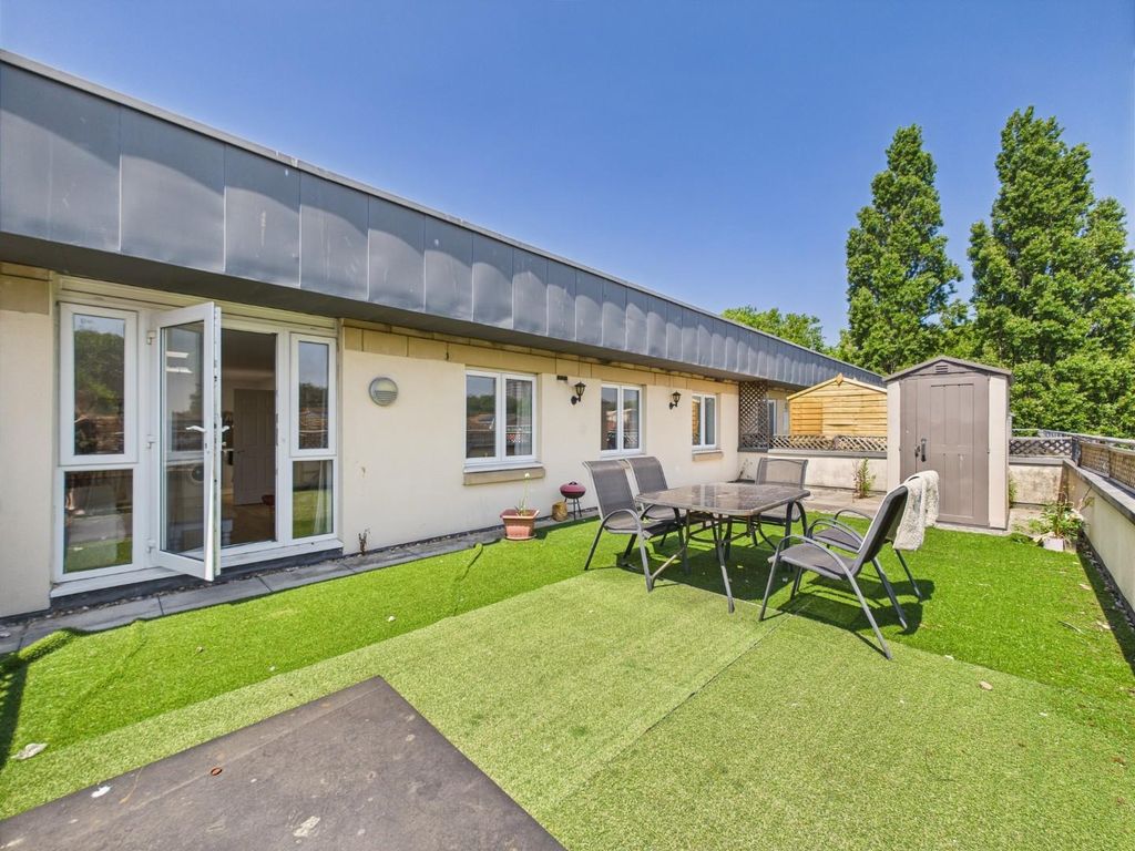 Property photo 1 of 32 Cam01576G0-Pr0279-Still031.Jpg