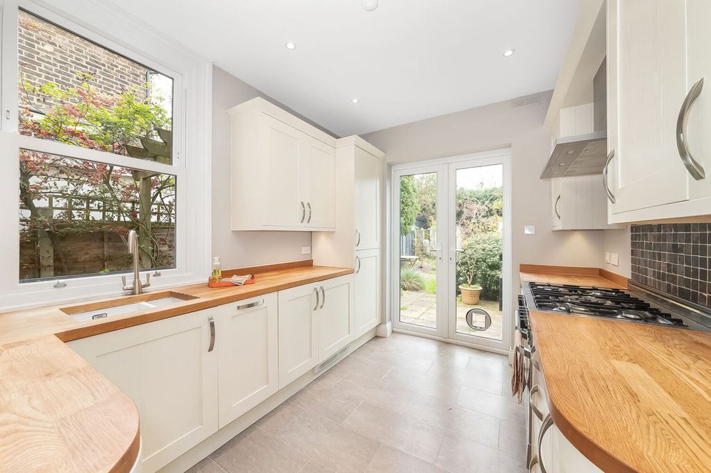 Property photo 2 of 21