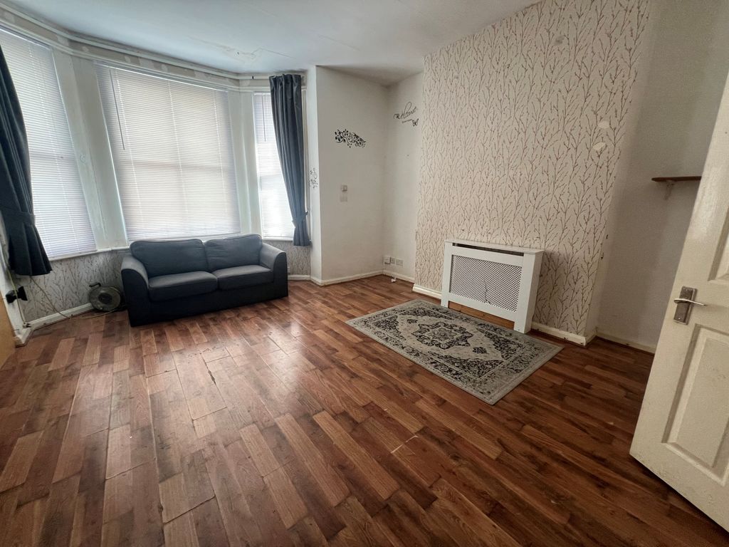 Property photo 2 of 4 Living Room