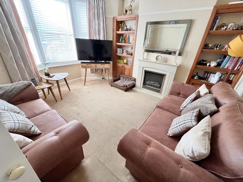 Property photo 3 of 13 Lounge