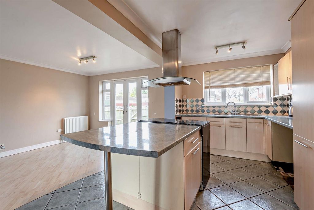 Property photo 2 of 16 Kitchen/Diner