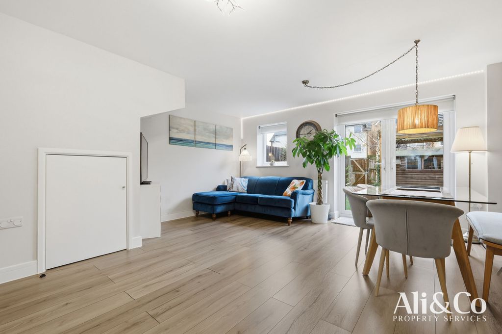 Property photo 3 of 26