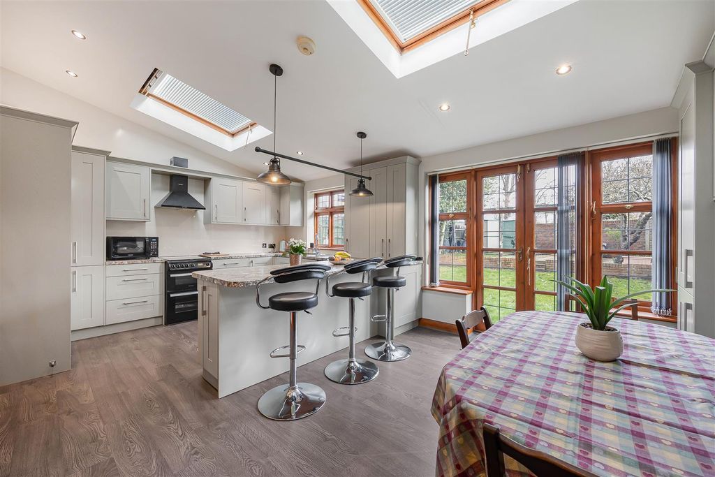 Property photo 2 of 36 Breakfast Room/Kitchen