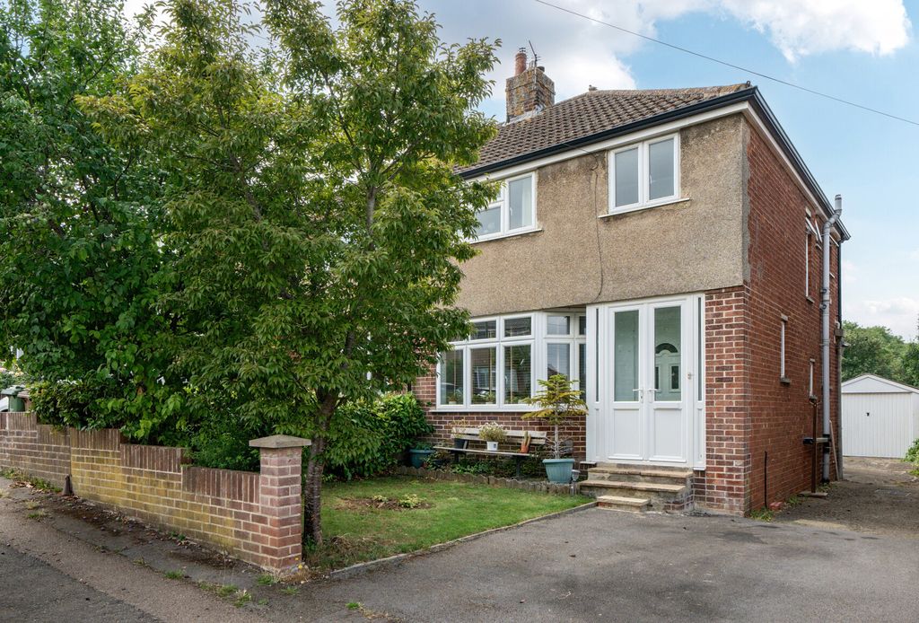 Property photo 1 of 14 1329676-1-688376c...