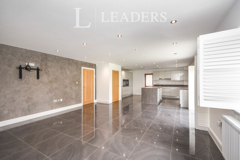 Property photo 3 of 14 Open Plan