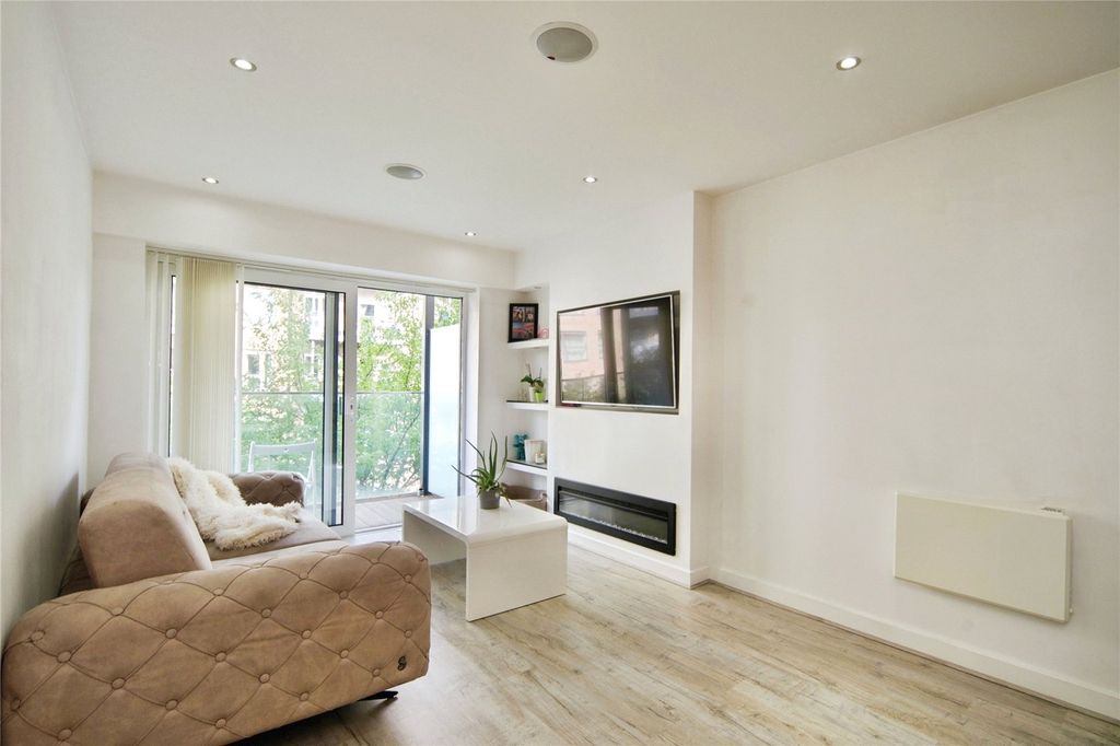 Property photo 2 of 17 Picture No. 05