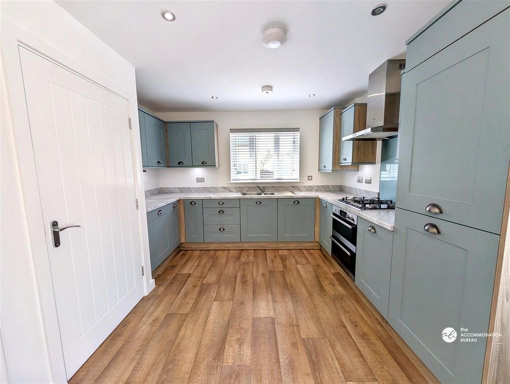 Property photo 3 of 27 Kitchen