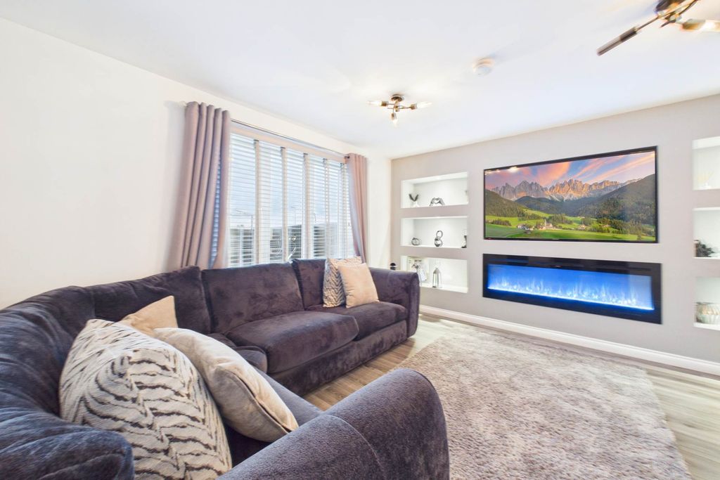 Property photo 2 of 29