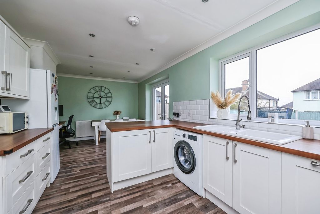 Property photo 2 of 13 Kitchen Diner