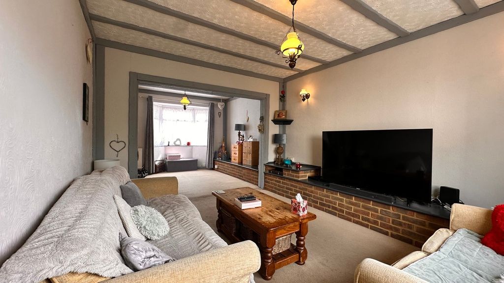 Property photo 3 of 13 Lounge