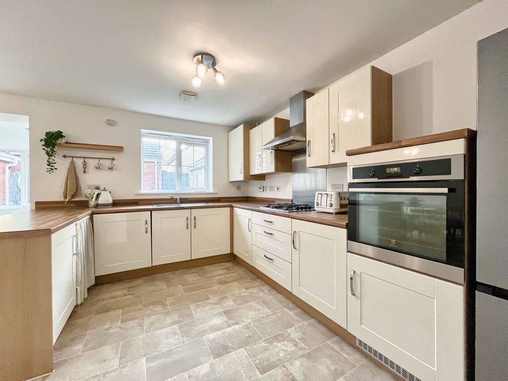 Property photo 2 of 36