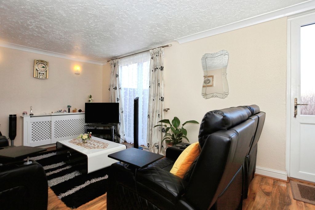 Property photo 2 of 18 Pbox-Img.Jpg