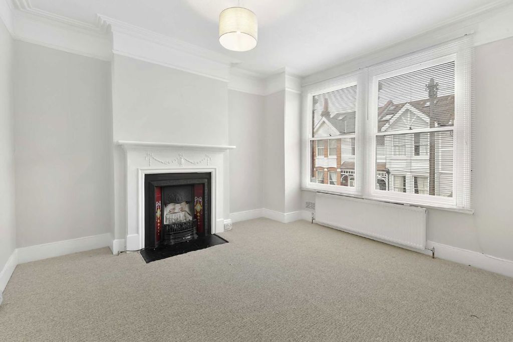 Property photo 3 of 6
