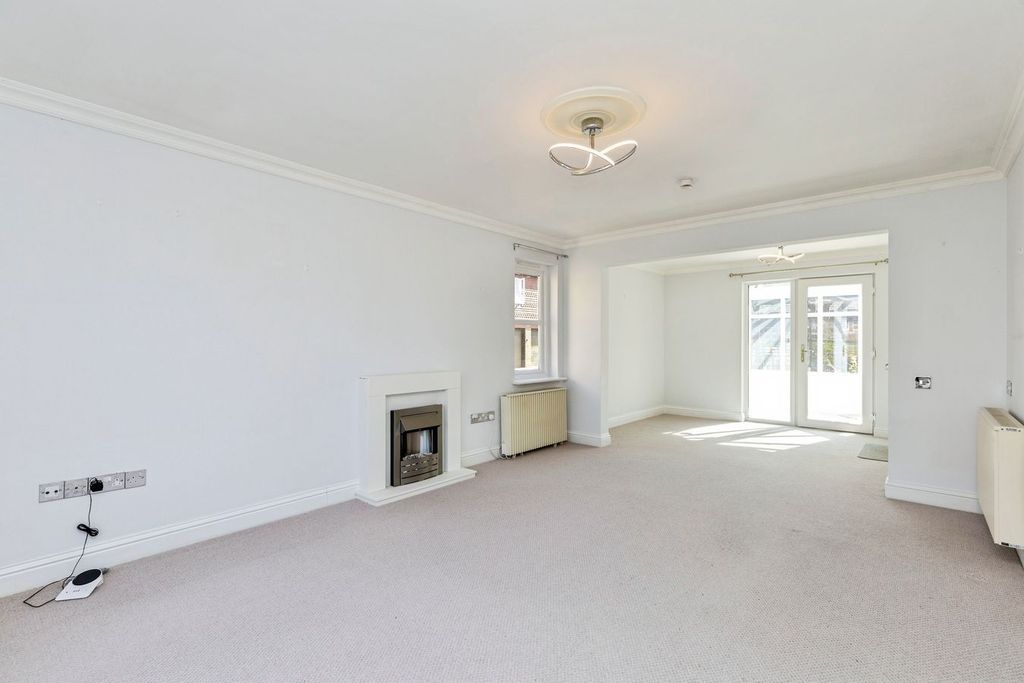 Property photo 2 of 26