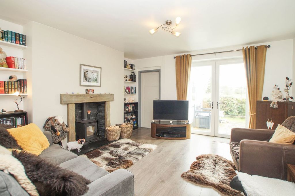 Property photo 3 of 20 Open Plan Dining Lounge