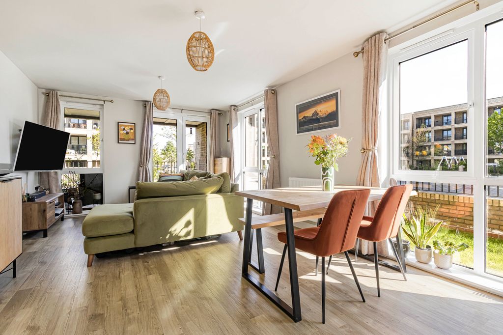 Property photo 2 of 18 1079842