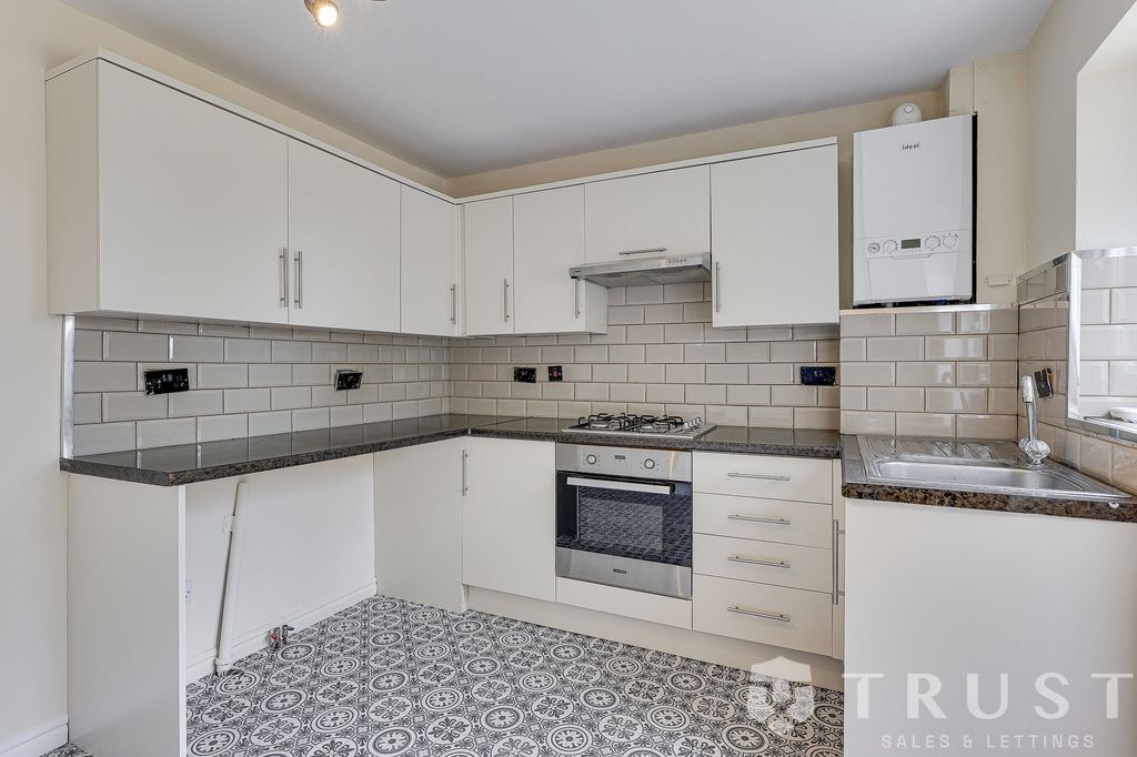 Property photo 2 of 24
