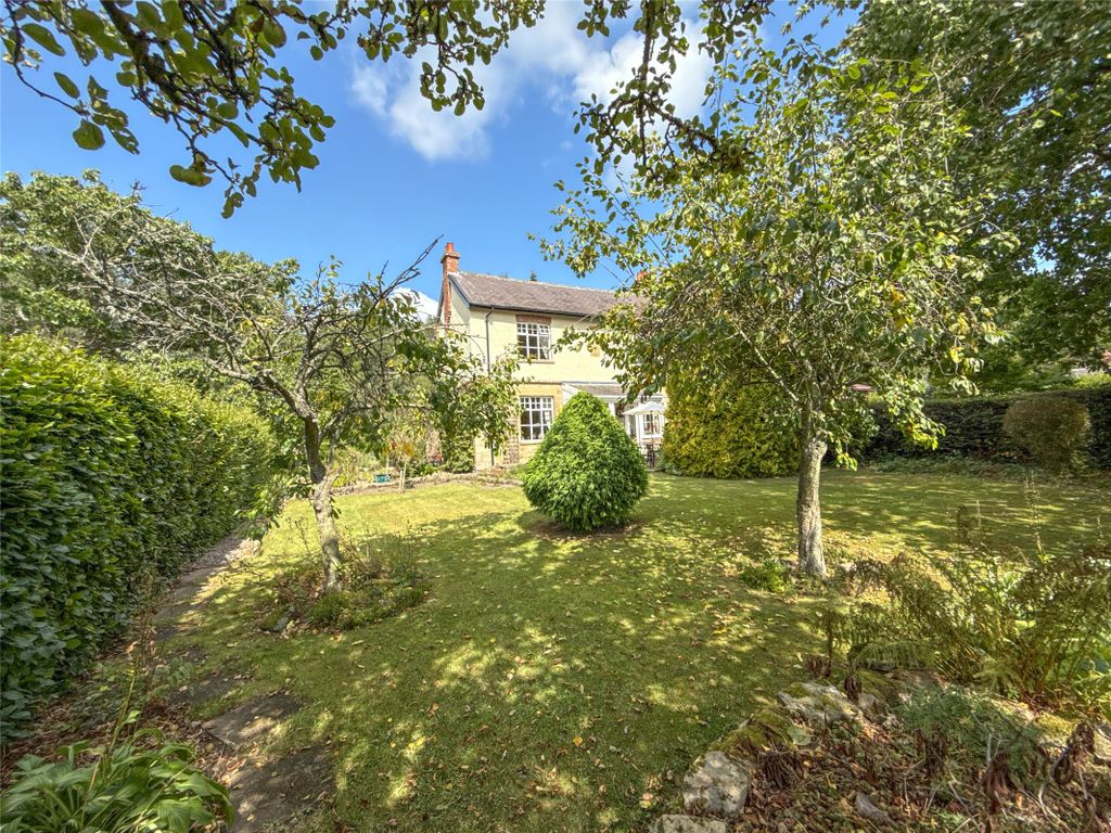 Property photo 1 of 31 Picture No. 43