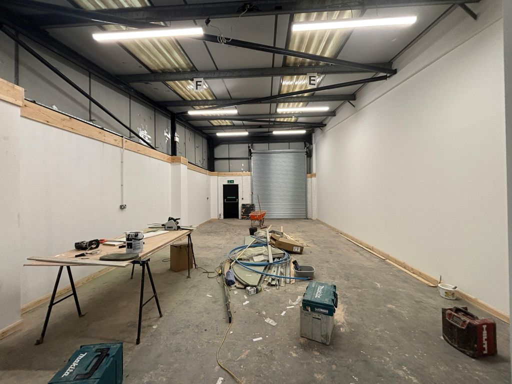 Property photo 3 of 4 1000 Sqft Unit