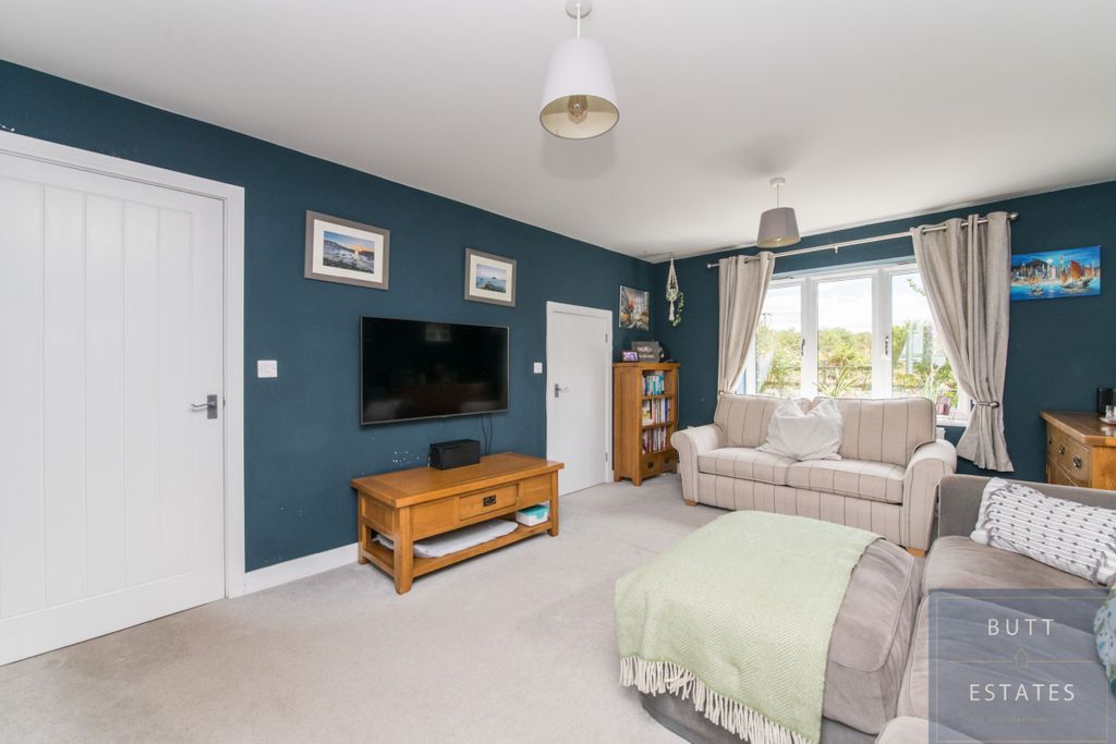 Property photo 2 of 14