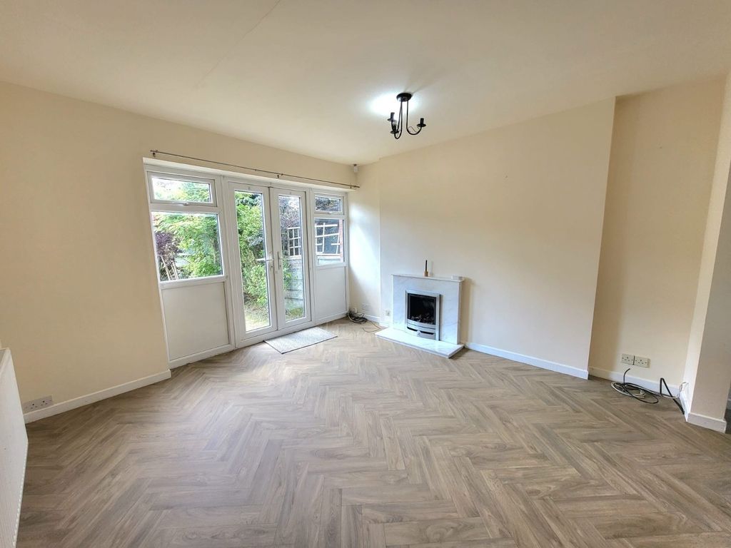 Property photo 2 of 16 Living Room