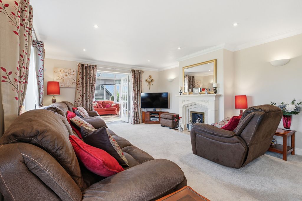 Property photo 3 of 44