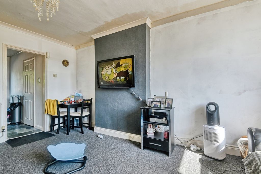 Property photo 3 of 13 Pbox-Img.Jpg