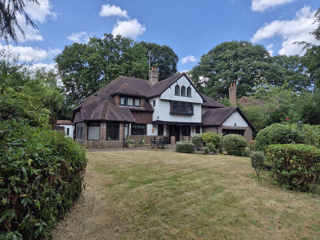 Property photo 1 of 28