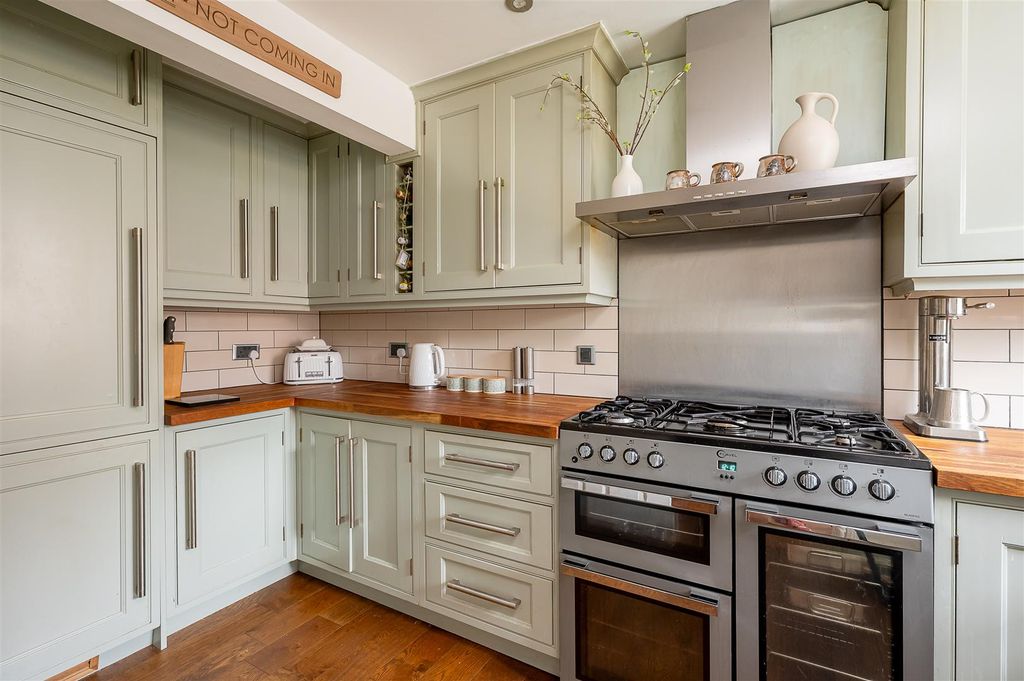 Property photo 3 of 20 Kitchen
