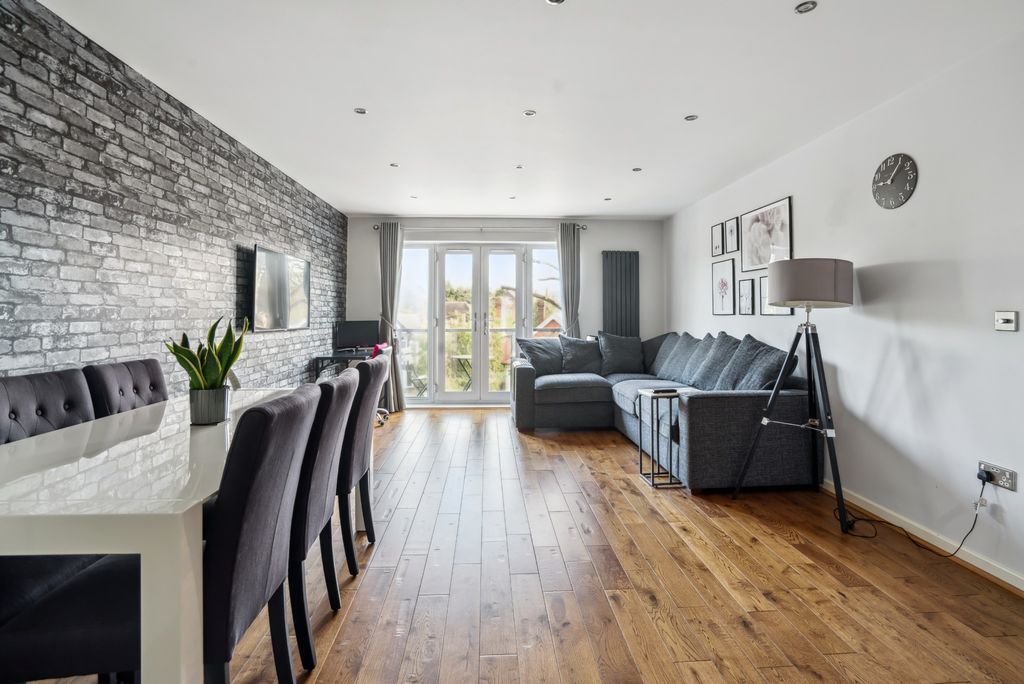 Property photo 3 of 11