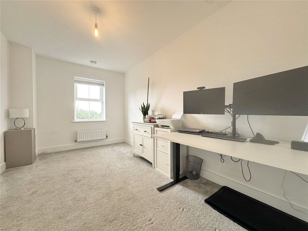 Property photo 3 of 8 Picture No. 05