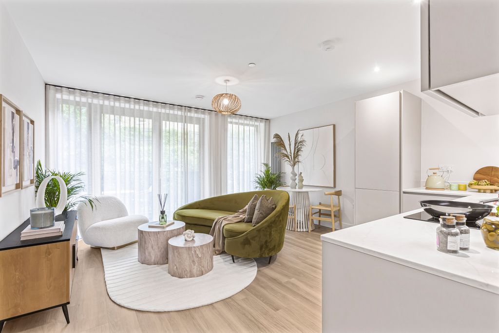 Property photo 1 of 7 Show Home