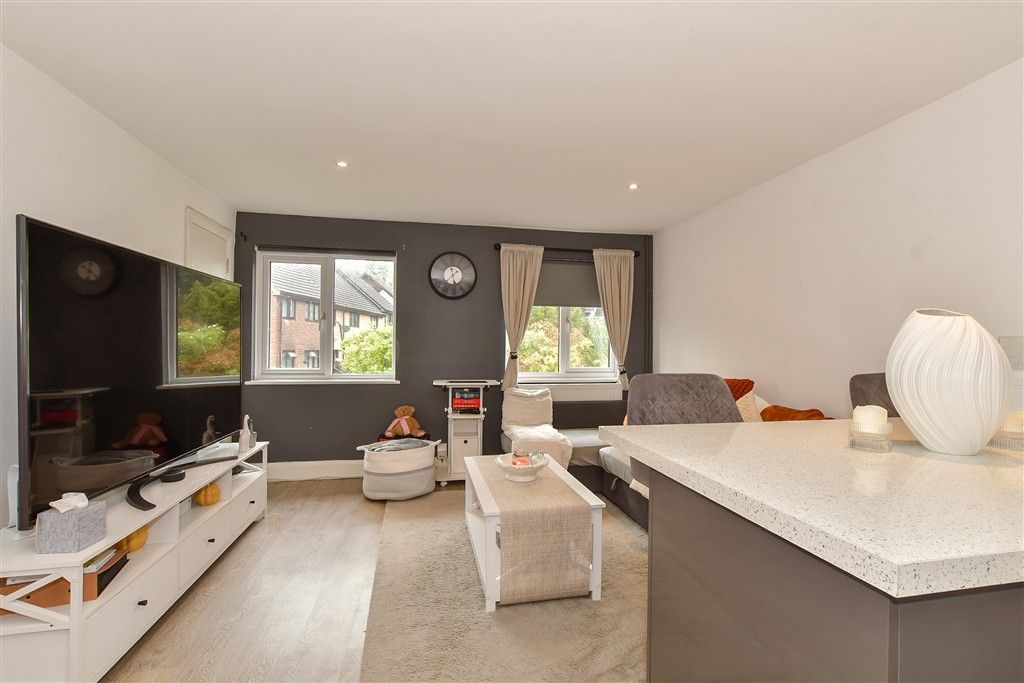 Property photo 3 of 10 Lounge/Kitchen