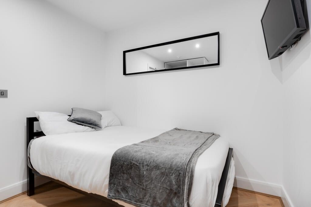 Property photo 1 of 14 A Well-Maintained, Modern Master Bedroom Featuring...